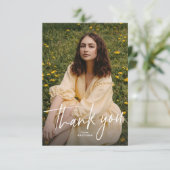 Modern trendy script graduation photo bedankkaart (Staand voorkant)