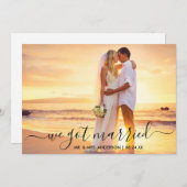 Modern Trendy Script Photo We hebben gehuwde Kaart (Voorkant / Achterkant)