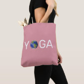 Modern trendy yoga Earth on roos gold Tote Bag (Dichtbij)