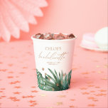 Modern Tropical & Diamond Bachelorette Party Papieren Bekers<br><div class="desc">Dit stijlvolle ontwerp op maat heeft een prachtig handgeschreven scriptlettertype tegen een achtergrond van levendige tropische bladeren. Het voegt een vleugje verfijning en tropische charme toe aan de vrijgezellenviering. Personaliseer het gemakkelijk met de naam van de aanstaande bruid en andere details. Dit unieke ontwerp is het perfecte accessoire voor een...</div>