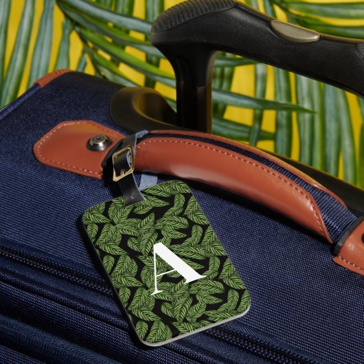Modern Tropical Leaf Palm Plant Print Monogram Bagagelabel (Voorkant Insitu 1)