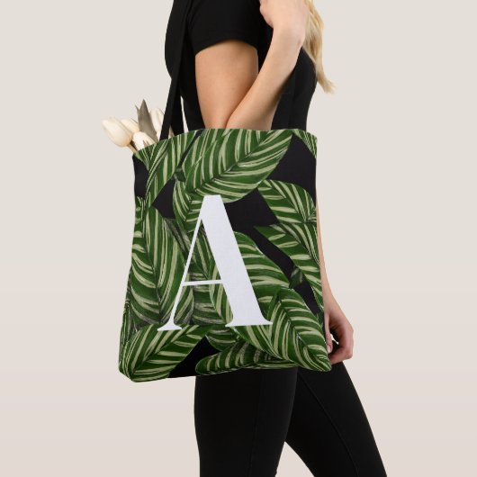 Modern Tropical Leaf Palm Plant Print Monogram Tote Bag (Dichtbij)