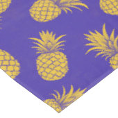Modern Tropical Pineapple Watercolor Tafelkleed (Gekanteld)