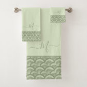 Modern Tropical Sage Green Seashell Shell Elegant Bad Handdoek (Insitu)