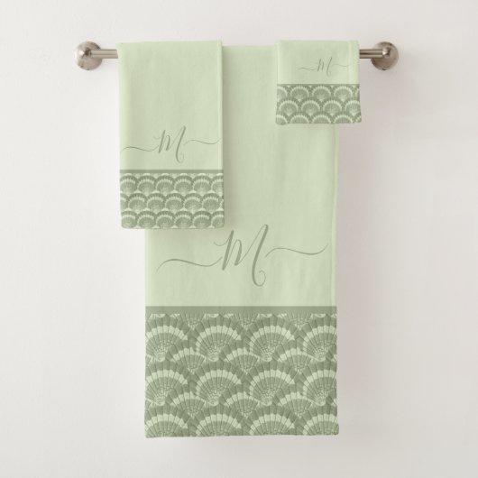 Modern Tropical Sage Green Seashell Shell Elegant Bad Handdoek (Insitu)