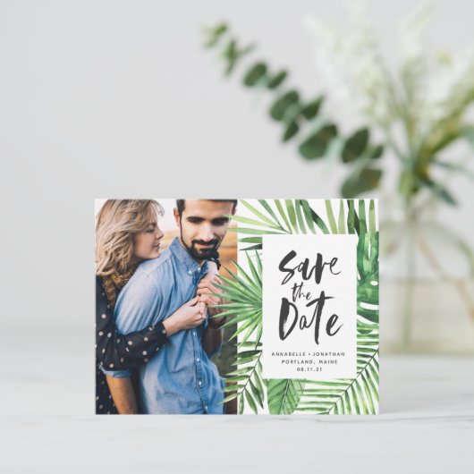 Modern tropisch blad script stijlvolle trouwfoto uitnodiging briefkaart (Staand voorkant)