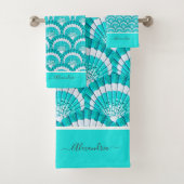 Modern Tropisch Blauwgroen Turquoise Aqua Seashell Bad Handdoek (Insitu)