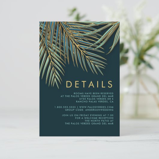Modern Tropisch Palm Goud Groen Strand Bruiloft Informatiekaartje (Staand voorkant)