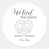 Modern trouw pretzel favor zak trouwfeest  ronde sticker (Voorkant)