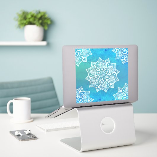 Modern turkooise blue ombre waterverf mandala sticker (Laptop op bureau)