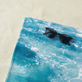 Modern Turquoise Blue Ocean Waves Monogram Strandlaken (In situ)