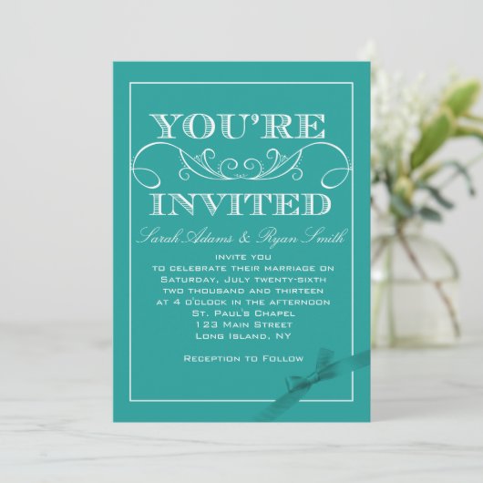 Modern Turquoise Ribbon Wedding Invitation Kaart (Staand voorkant)