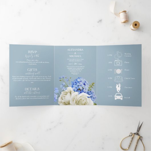 Modern Typografie Dusty Blue Botanical Wedding Tri Drieluik Uitnodiging (Binnen)