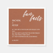 Modern Typografie Terracotta Fun Facts Wedding Servet (Voorkant)