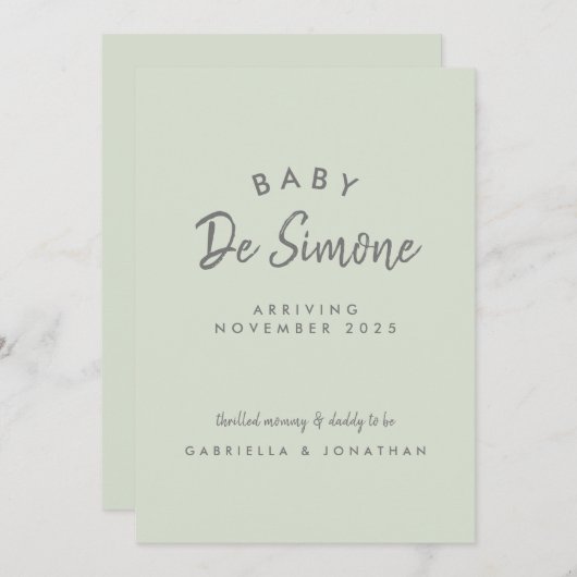 Modern Typography Green Pregnancy Aankondiging (Voorkant / Achterkant)