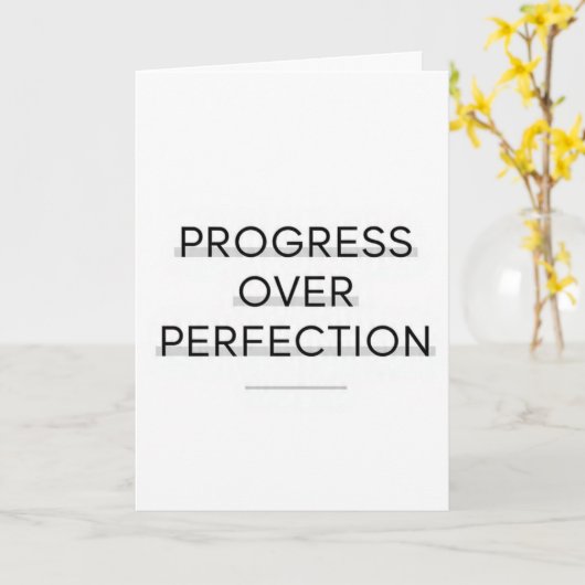 Modern typography progress over perfection text kaart (Gele Bloem)