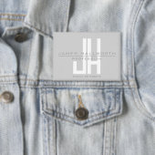 Modern Uitziend Zakelijk Monogram | Grijs Button (Insitu)