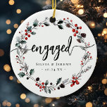Modern Verloving Eerste Kerstmismaretak krans Keramisch Ornament<br><div class="desc">Vier je eerste kerst met dit moderne ornament met maretak krans! Deze keramische aandenken brengt feestelijke charme aan uw boom. Personaliseer met aangepaste tekst om deze uniek voor u te maken. Een perfect cadeau voor het stel om te zijn:)</div>