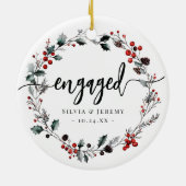 Modern Verloving Eerste Kerstmismaretak krans Keramisch Ornament (Achterkant)