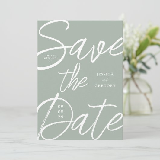 Modern vet sage groen script bruiloft save the date (Staand voorkant)