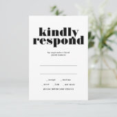 Modern vet vriendelijk reageren zwart wit bruiloft RSVP kaartje (Staand voorkant)