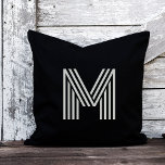 Modern vetmonogram | Zwart en grijs Kussen<br><div class="desc">Dit moderne en stijlvolle kussen is voorzien van uw monogram in een trendy,  grijs gestreept,  disco-stijl typografie initiaal op een donkere,  zwarte achtergrond. Een mooie en elegante look waar iedereen dol op zou zijn.</div>