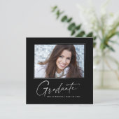 Modern vierkant Minimaal inkt script Afstuderen Fo Aankondiging (Staand voorkant)