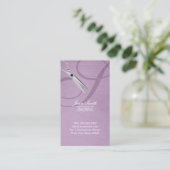 Modern Violet Script Monogram Hair Stylist Visitekaartje (Staand voorkant)