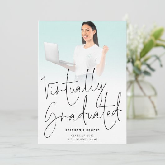 Modern virtueel gediplomeerd Photo 2022-Afstuderen Aankondiging (Staand voorkant)