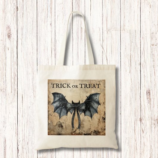 Modern  vleermuislint Oude papieren Trick or treat Tote Bag