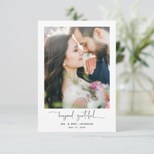 Modern voorbij Grateful Script 2 Photo Wedding Bedankkaart (Staand voorkant)