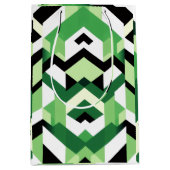 Modern Wasabi Green Block Chevron Design GIft Medium Cadeauzakje (Voorkant)