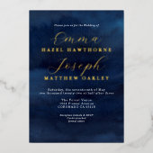 Modern Wave abstract gouden middernacht blauwe bru Folie Uitnodiging (Voorkant)