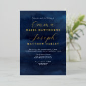 Modern Wave abstract gouden middernacht blauwe bru Folie Uitnodiging (Staand Voorkant)