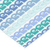 Modern Waves Pattern in Shades of Blue Korte Tafelloper (Hoek)