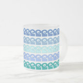 Modern Waves Pattern in Shades of Blue Matglas Koffiemok (Voorkant rechts)