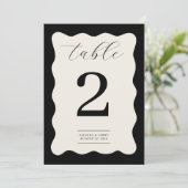 Modern Wavy Black en Cream Tafelnummer (Staand voorkant)