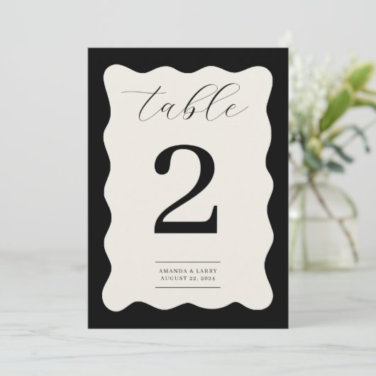 Modern Wavy Black en Cream Tafelnummer (Staand voorkant)