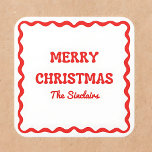 Modern Wavy Border Trendy Red Christmas Party Vierkante Sticker<br><div class="desc">Vier het vakantieseizoen met deze chique "Merry Christmas"-stickers, gemaakt voor een verfijnde en persoonlijke touch om uw vakantiefeesten te verbeteren. Met een feestelijke groene golvende rand en aanpasbare tekst voor familienamen, brengen deze stickers een mix van klassieke charme en hedendaagse stijl naar elke vakantiesetting. Perfect voor kerstcadeauverpakkingen, kerstkaarten of feestelijke...</div>