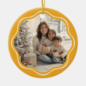 Modern Wavy Lijst Familie Foto Retro Geel Keramisch Ornament (Voorkant)