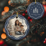 Modern Wavy Lijst Familiefoto Gedempt Blauw Keramisch Ornament<br><div class="desc">Voeg charme toe aan uw Lijst met ons Modern Wavy Family Photo ornament! Schattige gedempt blauw kerstboomontwerp & aangepaste tekst!</div>