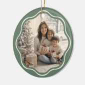Modern Wavy Lijst Familiefoto Sage Green Keramisch Ornament (Links)