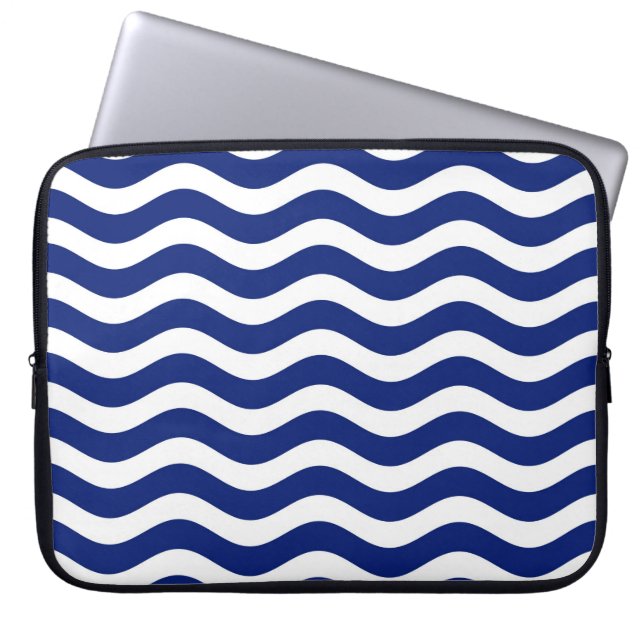 Modern Wavy Navy Blue Stripes Decor Laptop Sleeve (Voorkant)
