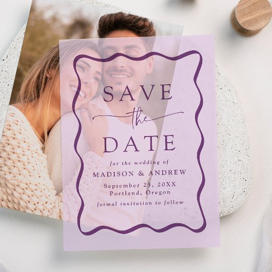 Modern Wavy Paarse Lijst bruiloft Save the Date Vellum Uitnodigingen