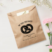 Modern We Bied de Knoop Pretzel Bruiloft Bedankzakje (Gezegeld)