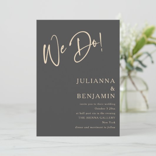 Modern We Do Elegant Charcoal Black Beige Wedding Kaart (Staand voorkant)