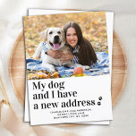 Modern we hebben de Nieuwe Foto van het Adres Bewe Briefkaart<br><div class="desc">Mijn hond en ik hebben een nieuw adres! Laat je beste vriend je beweging aankondigen met deze schattige en grappige, op maat gesneden foto-hond die een reclamekaart beweegt. Pas uw favoriete foto, namen en uw nieuwe adres aan met uw favoriete hond. Deze mededeling van de hond is een must voor...</div>