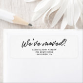 Modern We hebben het retouradres verplaatst Etiket (Insitu)