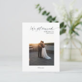 Modern We zijn getrouwd eenvoudige verrassing Foto Briefkaart (Staand voorkant)