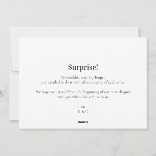 Modern We zijn getrouwd met verrassing Foto Feestdagenkaart (Achterkant)